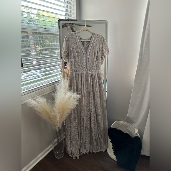 Women's Floral Lace Maxi Dress - Picture 1 of 3